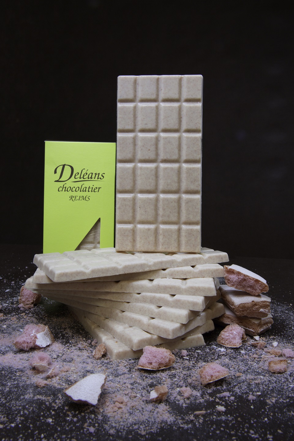 Tablette chocolat blanc au Biscuit rose Maison les 2 à 8.00€